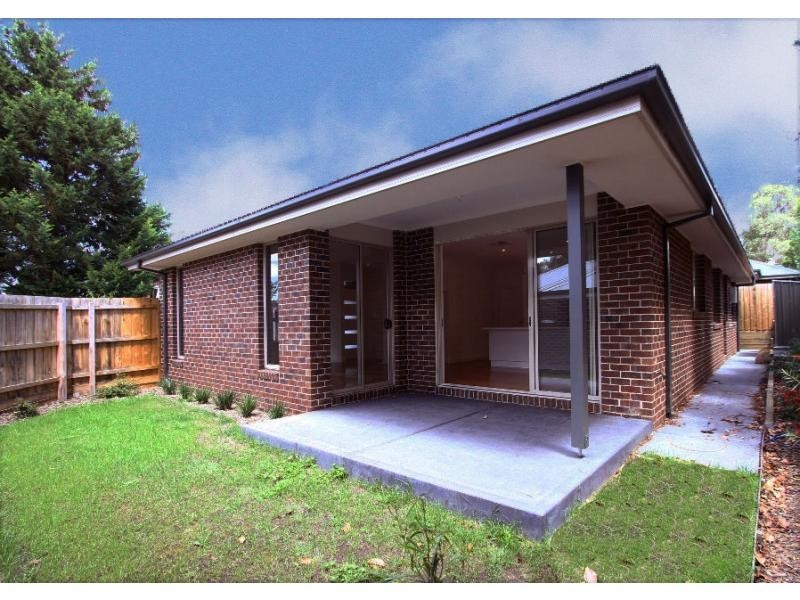 Unit 2/17 Aanenseno Court, Montmorency VIC 3094