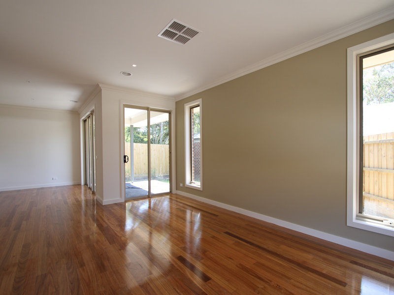 Unit 2/17 Aanenseno Court, Montmorency VIC 3094
