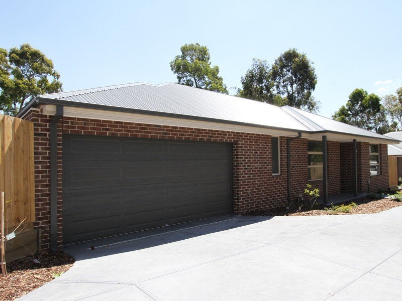 Unit 2/17 Aanenseno Court, Montmorency VIC 3094
