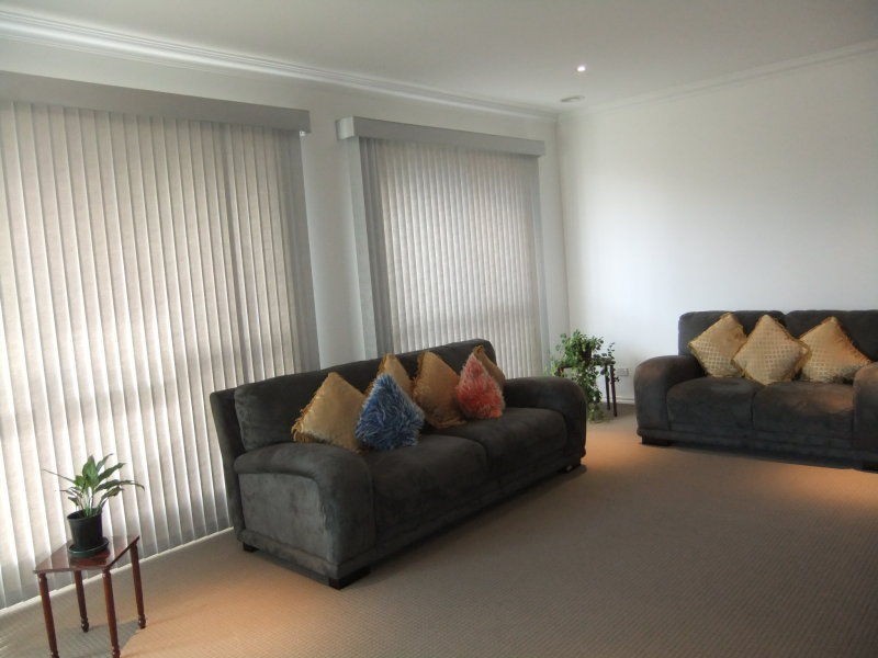 9 Hal Porter Terrace, Lynbrook VIC 3975