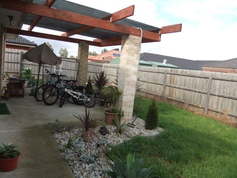 9 Hal Porter Terrace, Lynbrook VIC 3975