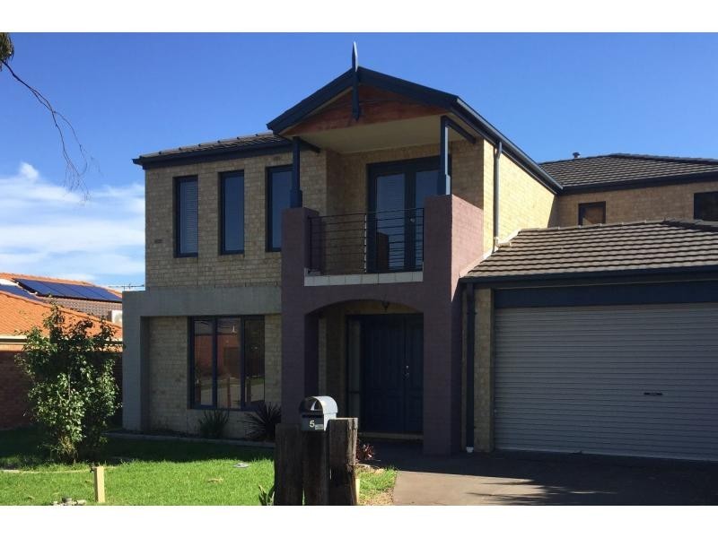 5 Eucumbene Drive, Berwick VIC 3806