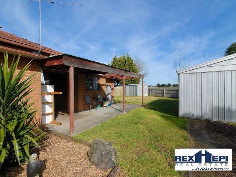 19 Caroline Crescent, Cranbourne VIC 3977