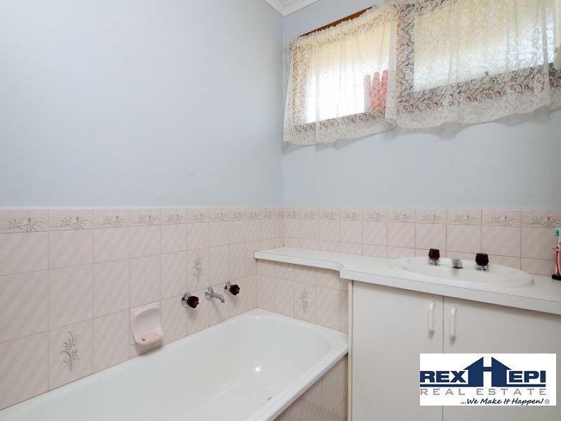 19 Caroline Crescent, Cranbourne VIC 3977