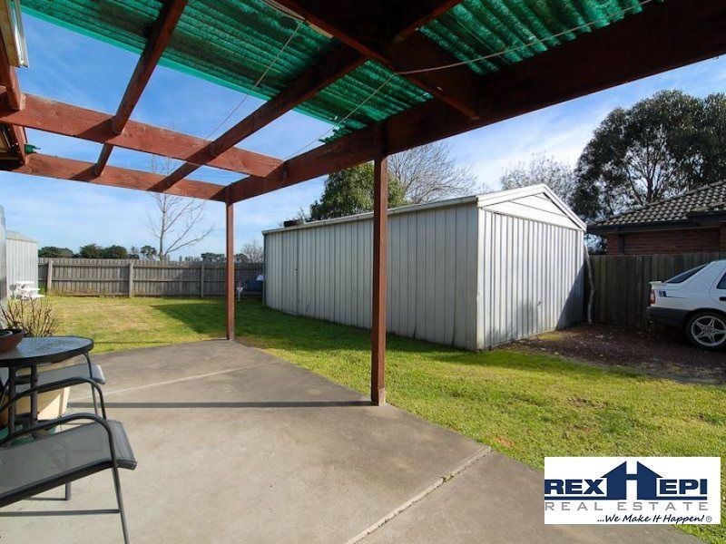 19 Caroline Crescent, Cranbourne VIC 3977