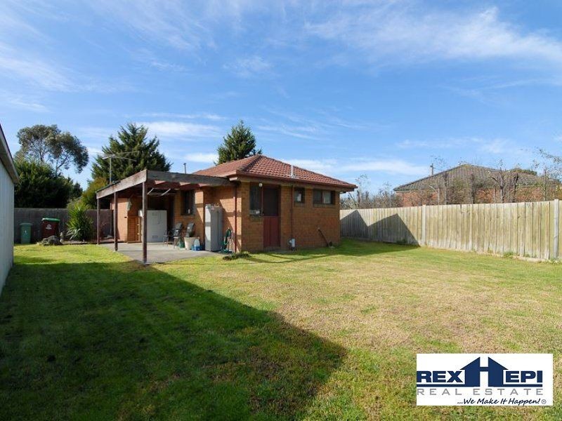 19 Caroline Crescent, Cranbourne VIC 3977