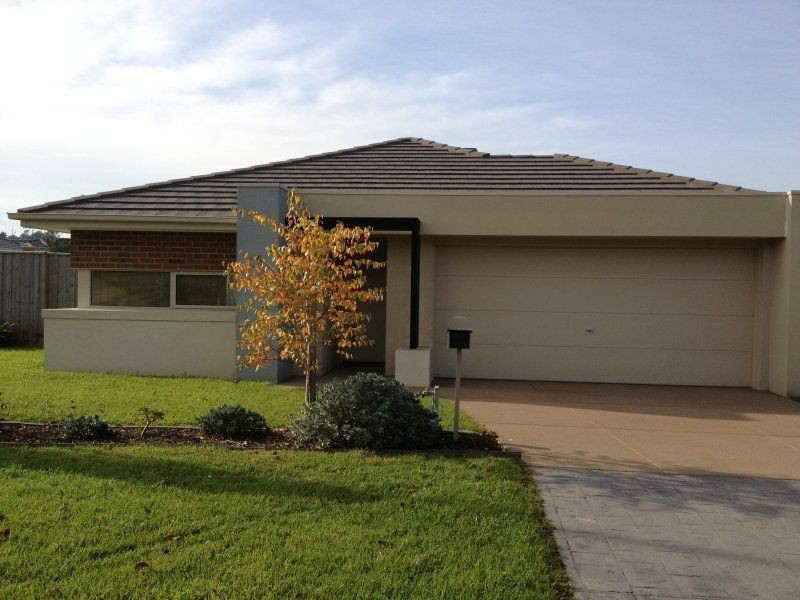 6 Algerd Way, Pakenham VIC 3810