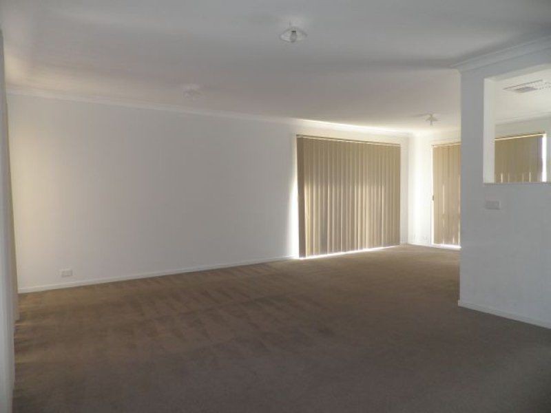 6 Algerd Way, Pakenham VIC 3810