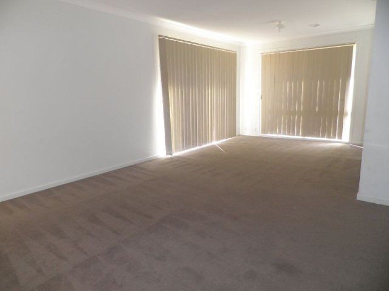 6 Algerd Way, Pakenham VIC 3810