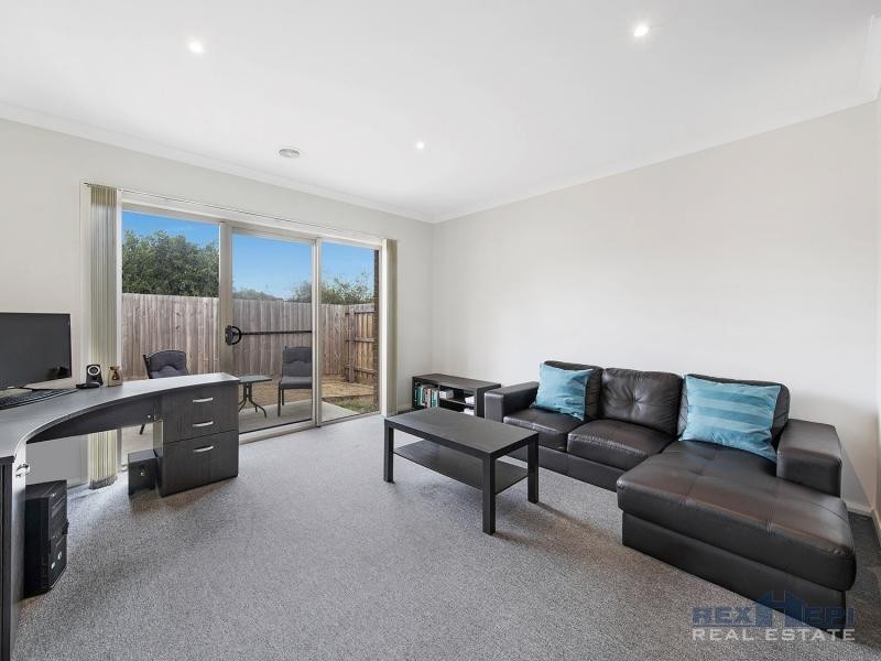 Unit 8/16-18 Phelan Drive, Cranbourne North VIC 3977