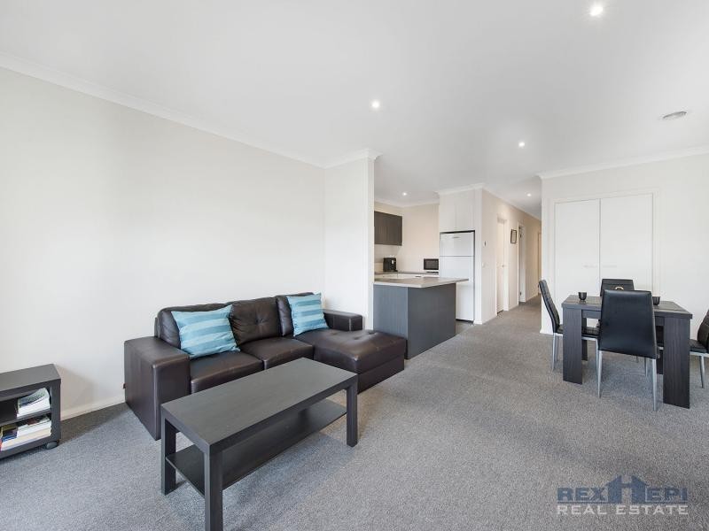 Unit 8/16-18 Phelan Drive, Cranbourne North VIC 3977