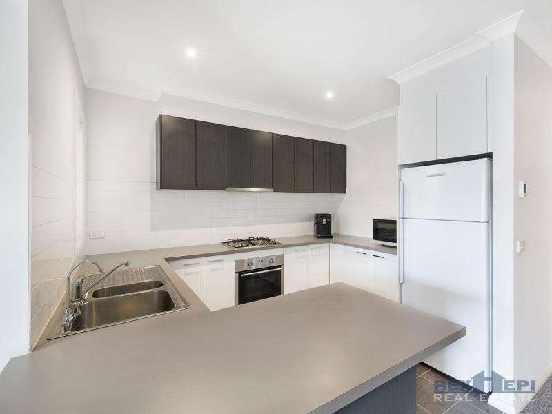 Unit 8/16-18 Phelan Drive, Cranbourne North VIC 3977