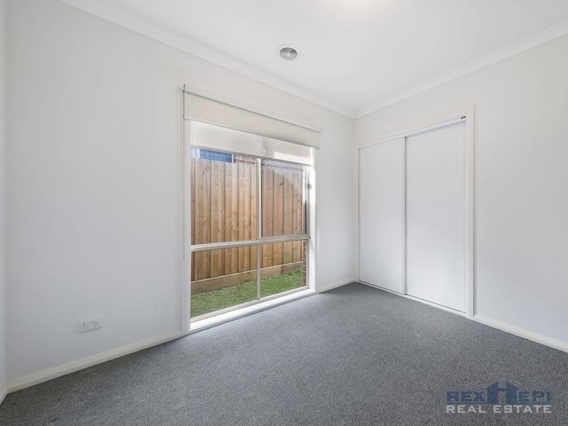 Unit 8/16-18 Phelan Drive, Cranbourne North VIC 3977