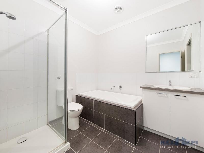 Unit 8/16-18 Phelan Drive, Cranbourne North VIC 3977