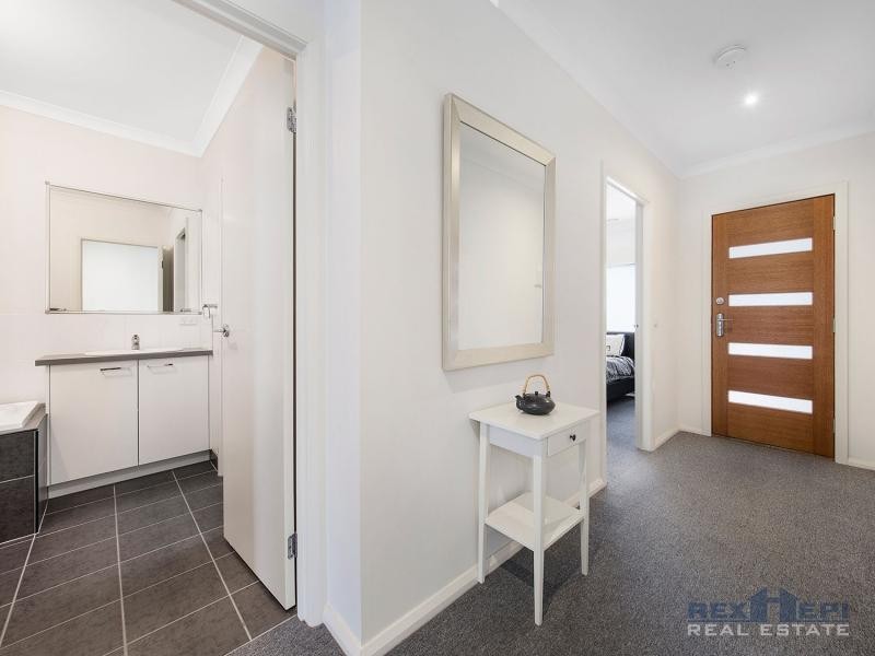 Unit 8/16-18 Phelan Drive, Cranbourne North VIC 3977