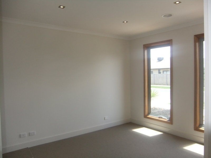 16 Georgetown Way, Officer VIC 3809