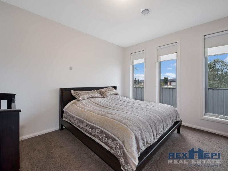 22 Haflinger Avenue, Clyde North VIC 3978