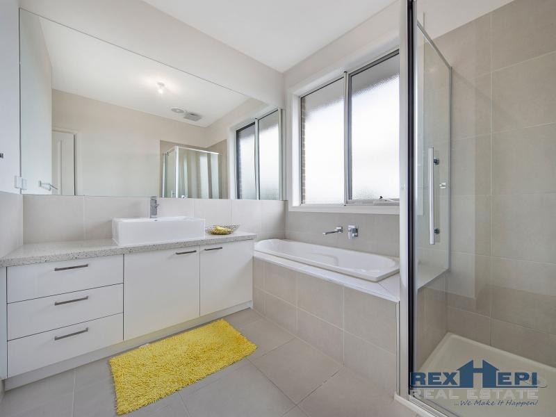 22 Haflinger Avenue, Clyde North VIC 3978