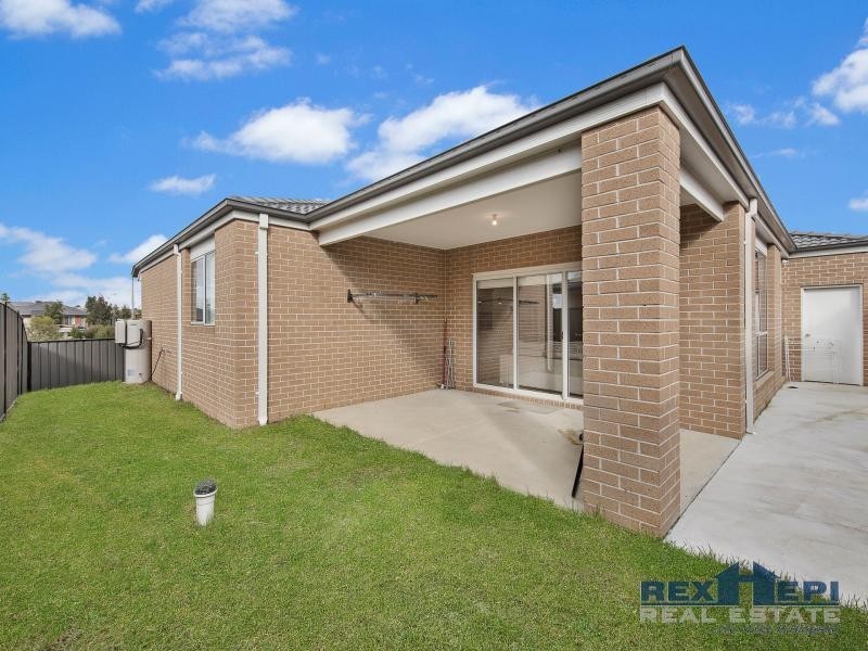 22 Haflinger Avenue, Clyde North VIC 3978