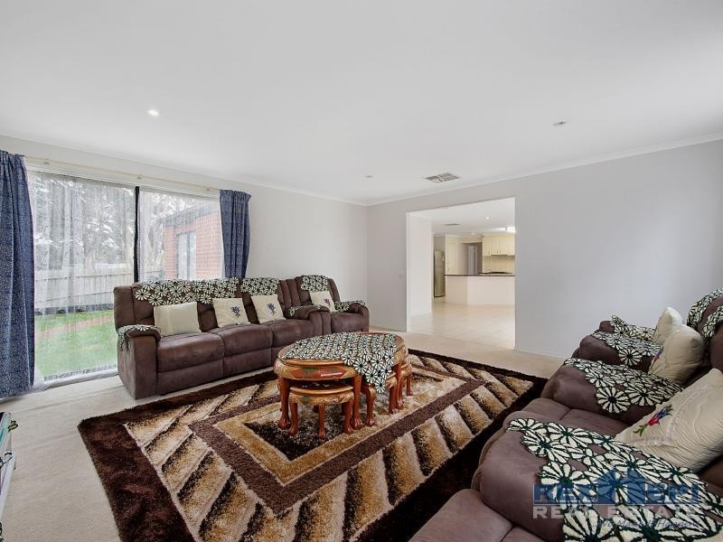 8B Leigh Court, Doveton VIC 3177