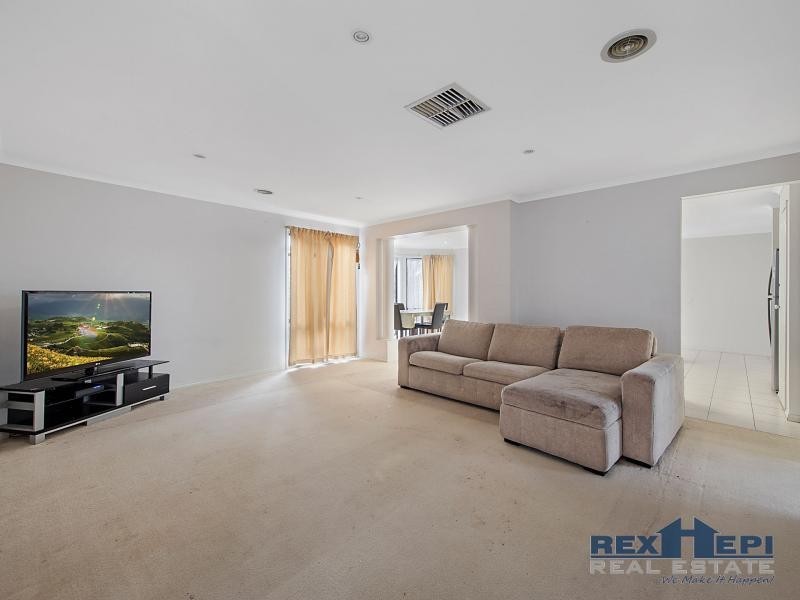 8B Leigh Court, Doveton VIC 3177