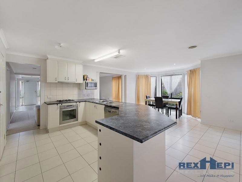 8B Leigh Court, Doveton VIC 3177