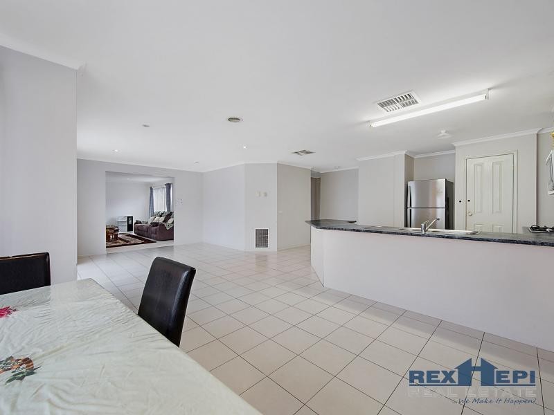 8B Leigh Court, Doveton VIC 3177