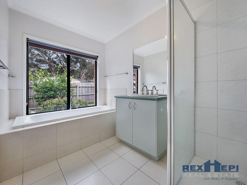 8B Leigh Court, Doveton VIC 3177