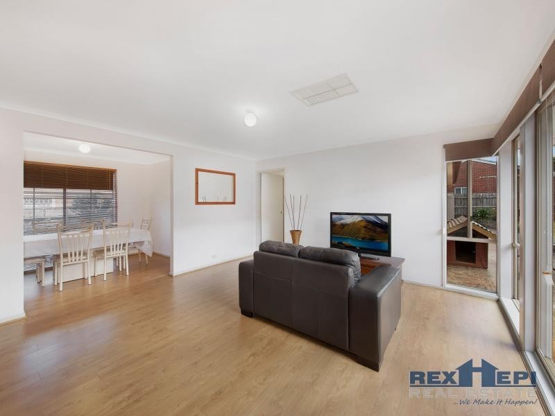 49 Hinrichsen Drive, Hallam VIC 3803