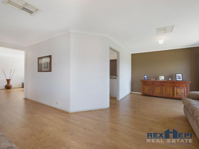 49 Hinrichsen Drive, Hallam VIC 3803