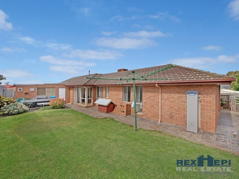 49 Hinrichsen Drive, Hallam VIC 3803