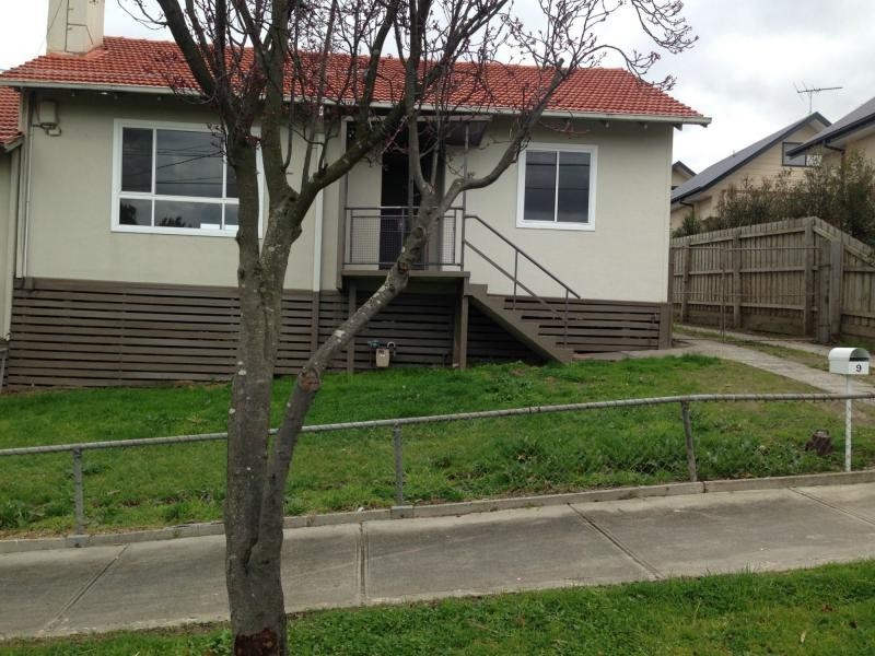 9 Laburnum Grove, Doveton VIC 3177