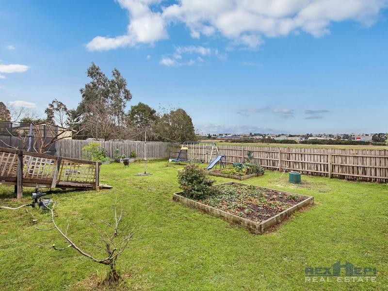 45 Willow Drive, Hampton Park VIC 3976