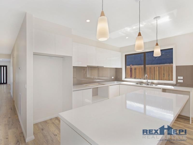 8 Dame Avenue, Clyde North VIC 3978