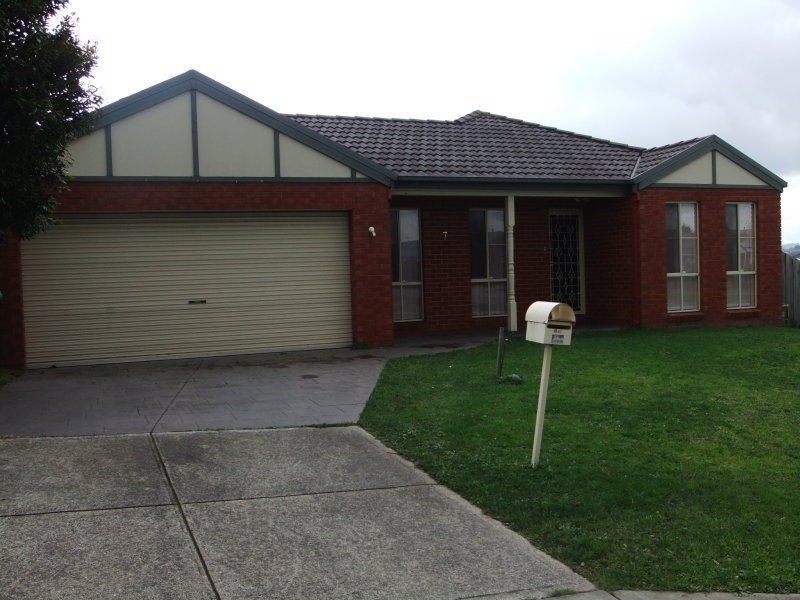 7 The Avenue, Narre Warren South VIC 3805