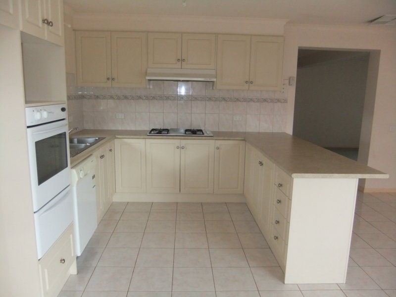 7 The Avenue, Narre Warren South VIC 3805