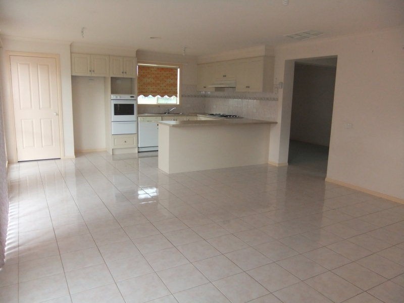 7 The Avenue, Narre Warren South VIC 3805