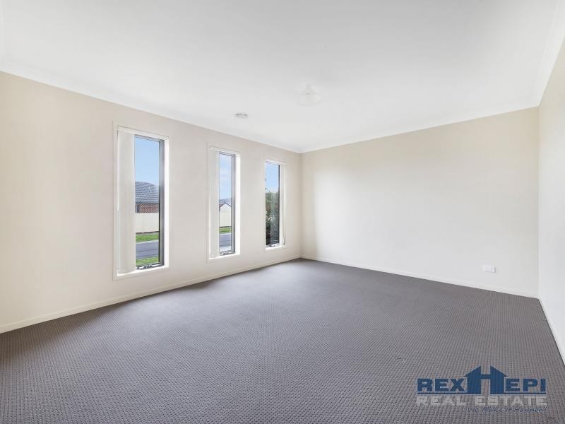 122 Blue Horizons Way, Pakenham VIC 3810