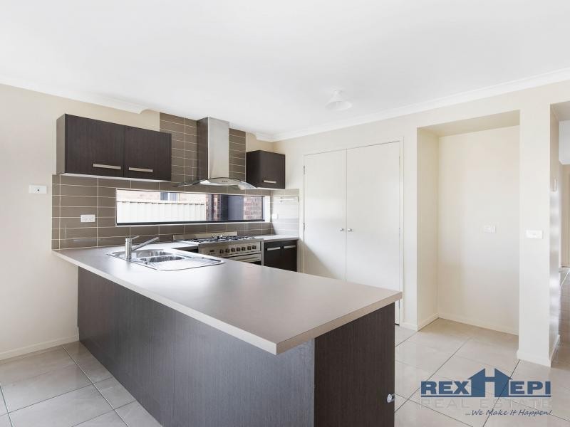 122 Blue Horizons Way, Pakenham VIC 3810