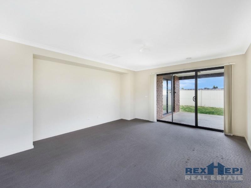 122 Blue Horizons Way, Pakenham VIC 3810