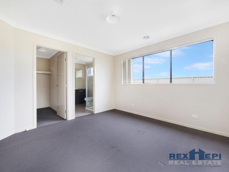 122 Blue Horizons Way, Pakenham VIC 3810