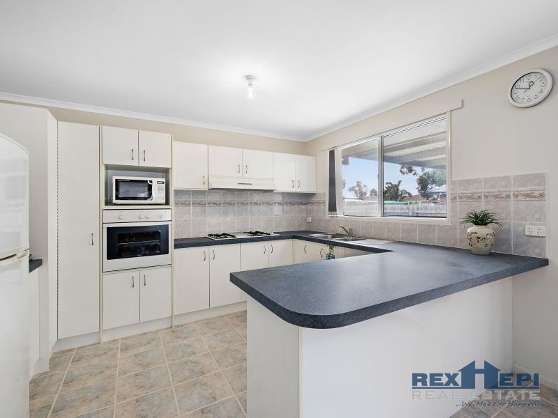 21 Karoonda Way, Hampton Park VIC 3976
