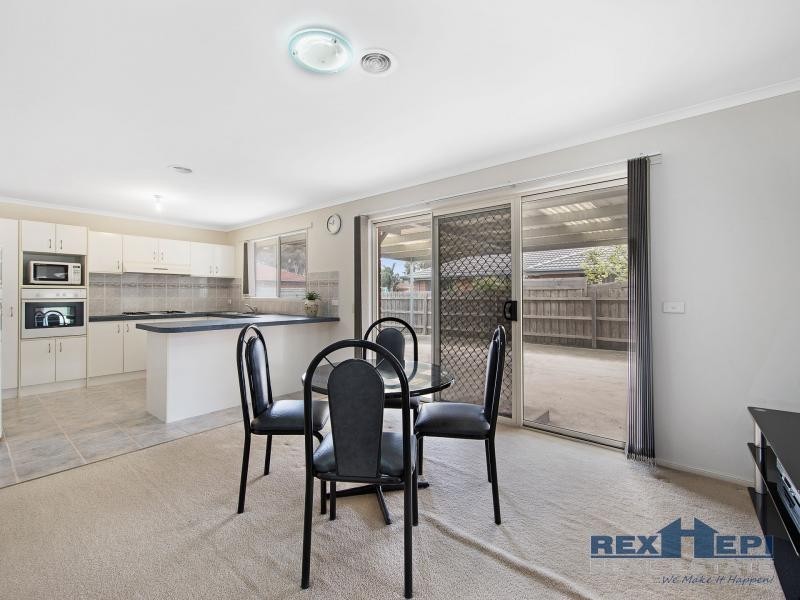 21 Karoonda Way, Hampton Park VIC 3976