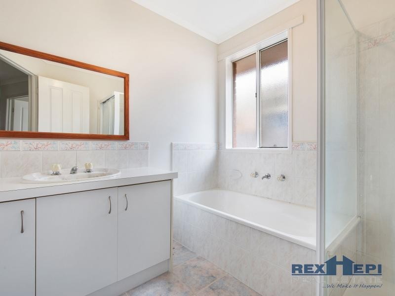 21 Karoonda Way, Hampton Park VIC 3976