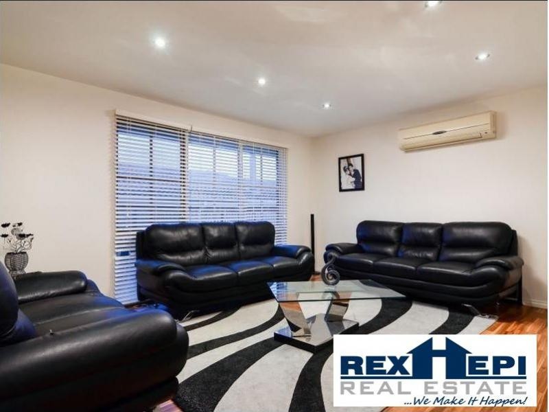 81 Springfield Crescent, Hampton Park VIC 3976