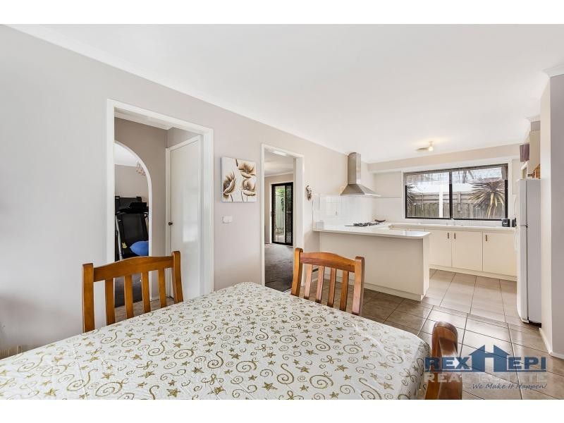 84 Oaktree Drive, Hampton Park VIC 3976