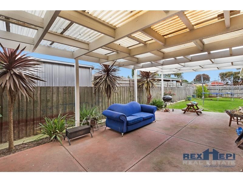 84 Oaktree Drive, Hampton Park VIC 3976