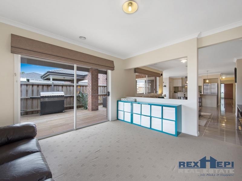 5 Fieldstone Crescent, Cranbourne North VIC 3977