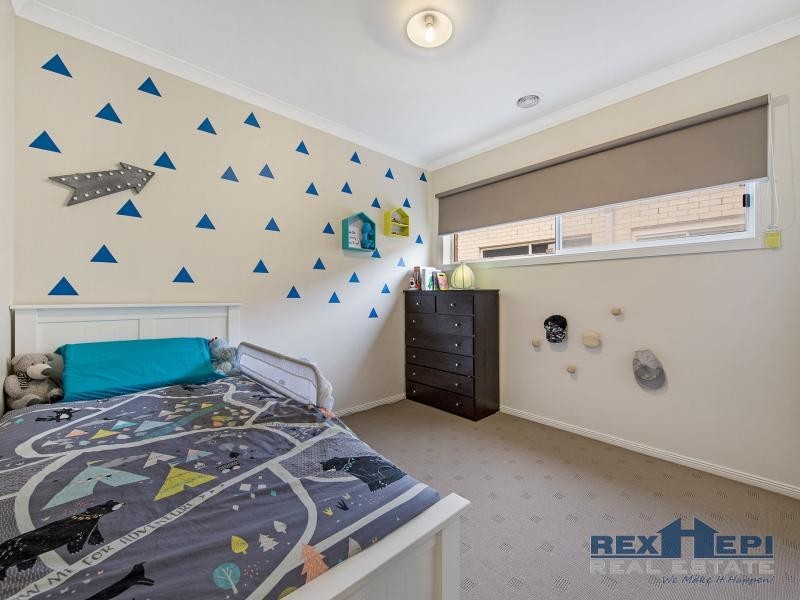 5 Fieldstone Crescent, Cranbourne North VIC 3977