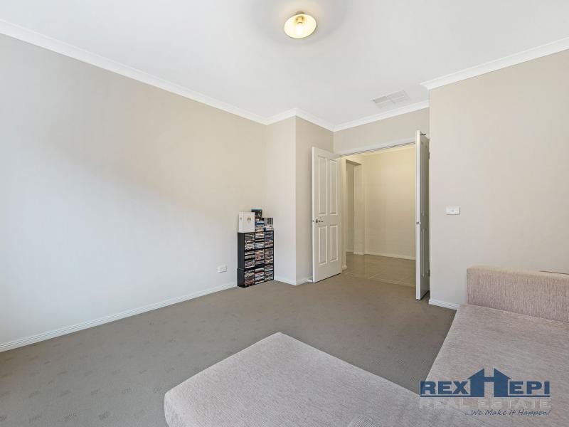 5 Fieldstone Crescent, Cranbourne North VIC 3977